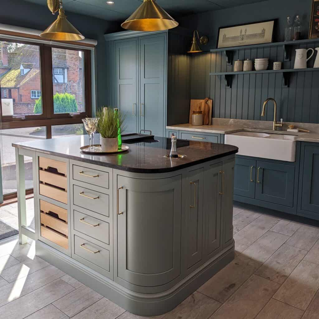 A traditional shaker style style kitchen with large pantry unit, curved island unit and BORA induction hob